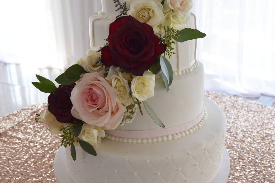 White roses cake