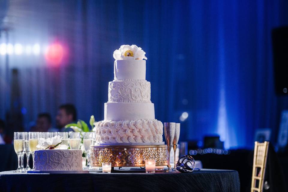 Extravagant wedding cake