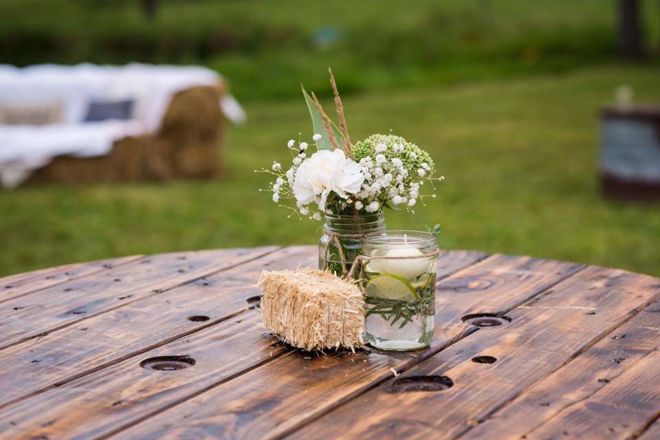 Cocktail tables w/centerpiece