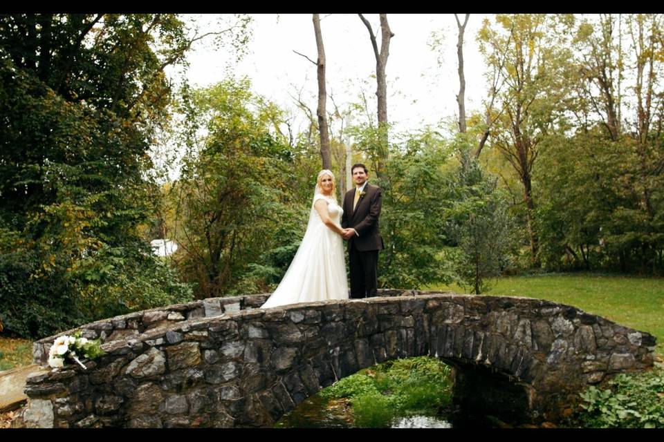 Jenni and Zach Soohy post ceremony photo shoot