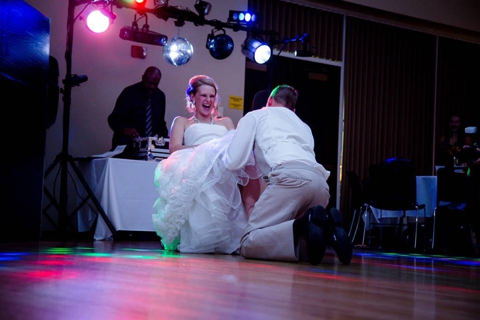 Garter retrieval | Photo credit: S. Krause Photography.