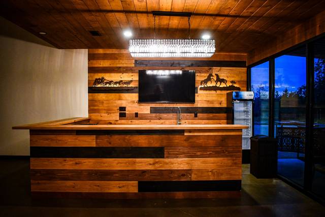 Custom Bar