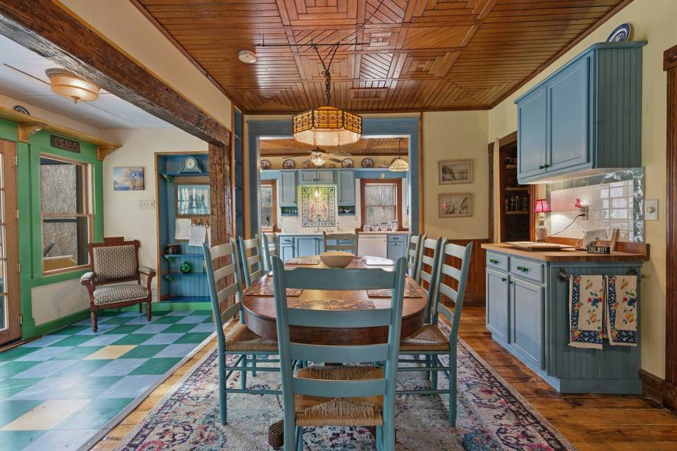Dining facing kitchen.jpg