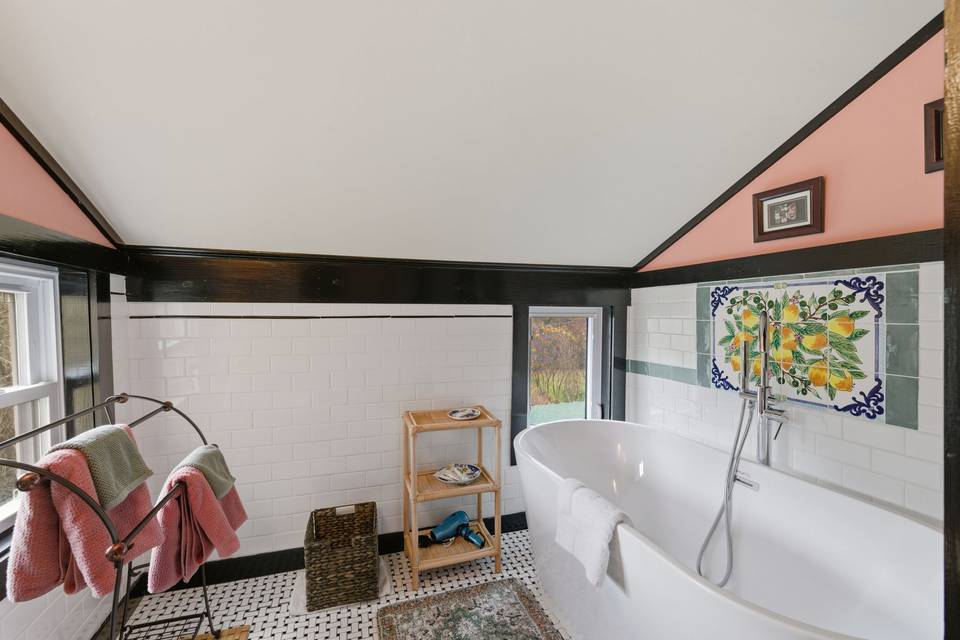 Soaking tub.jpg