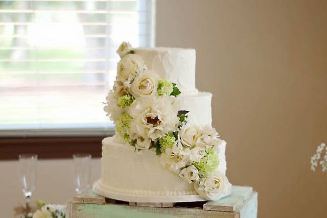 Rustic Buttercream w/ Flowers