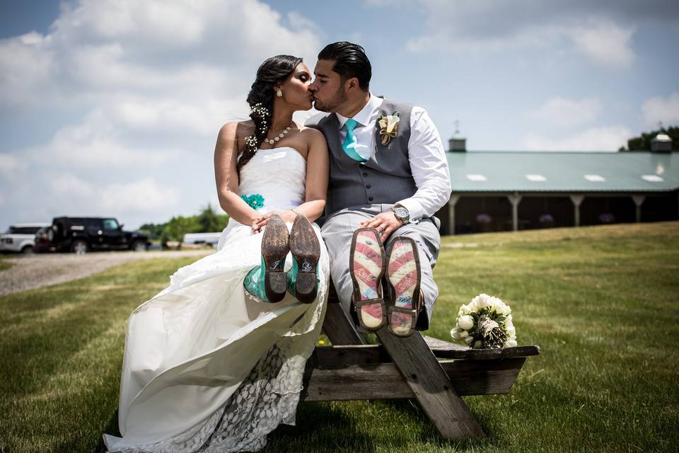 Couple kissing, TWK Events photography
