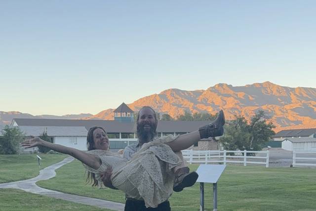 E & S
