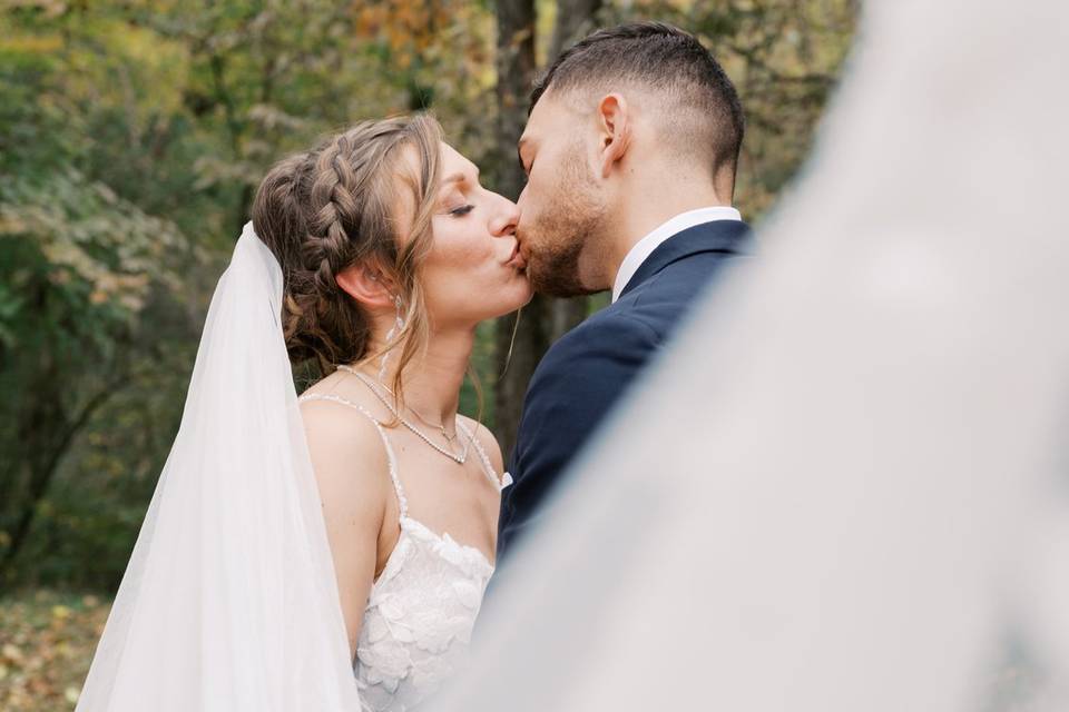 Veil kisses are the best