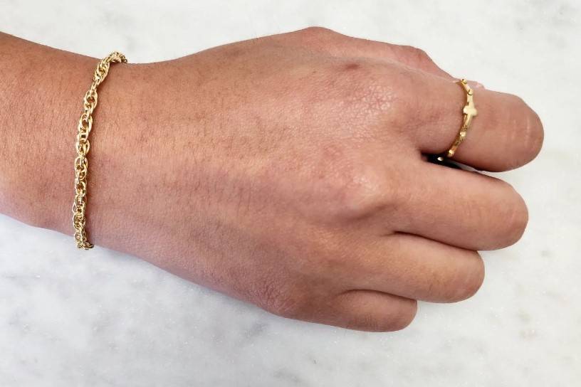Gorgeous gold bracelet