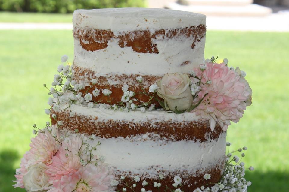 95 Gorgeous And Delicious Two Tier Wedding Cakes - Weddingomania