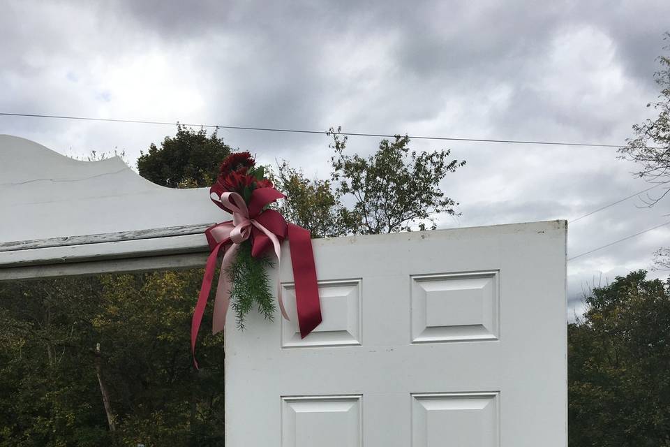 More views of entrance with beautiful roses and ribbons