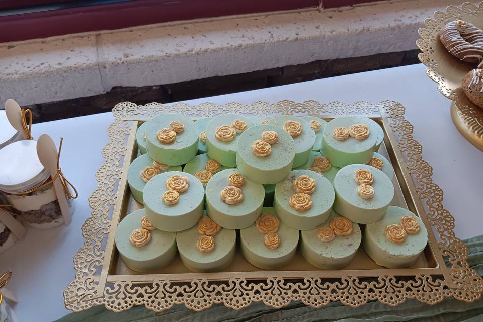 Cake pucks