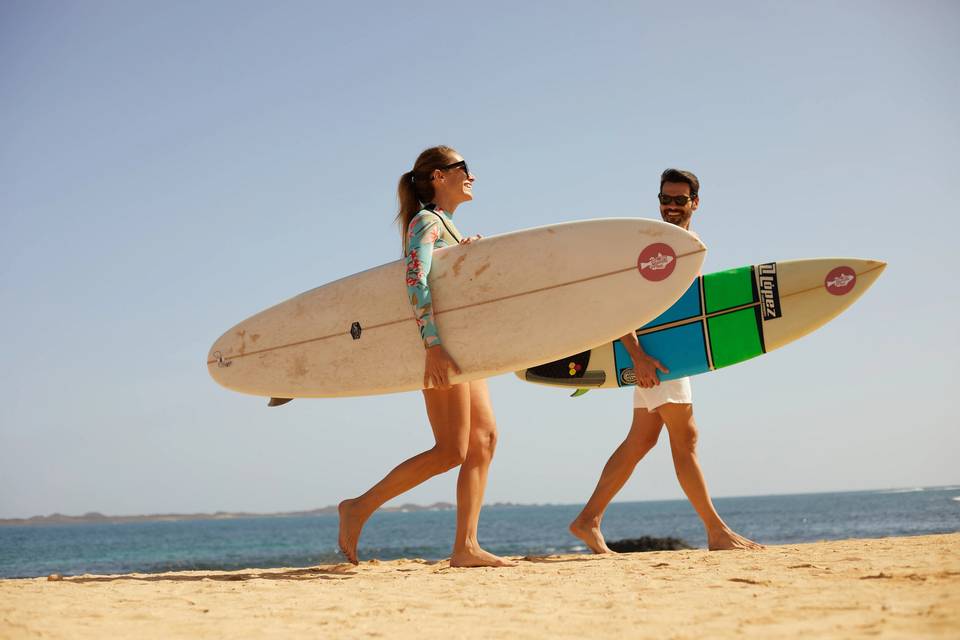 Couples surfing