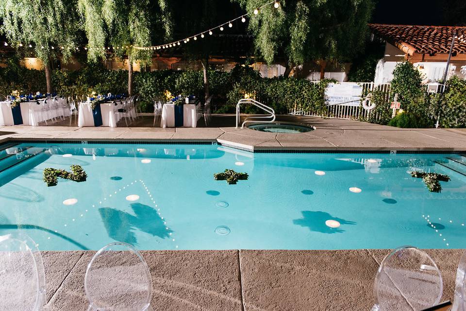 Swimming pool set-up - vision events - alcazar palm springs weddingblue