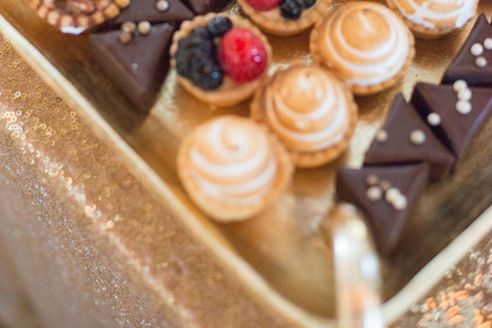 Vintage club wedding - dessert table