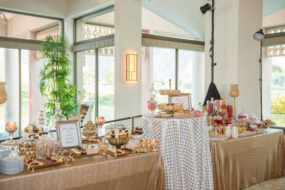 Vintage club wedding - dessert table