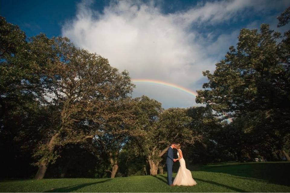 The couple's kiss