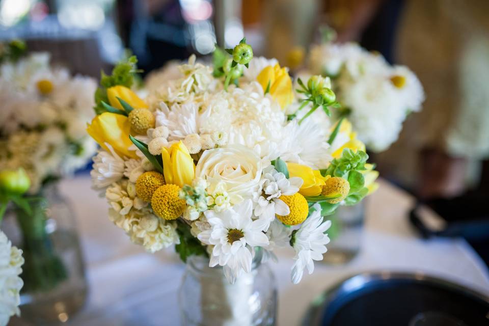 photo credit: Vicens Forns Photography floral: EV Floral Design