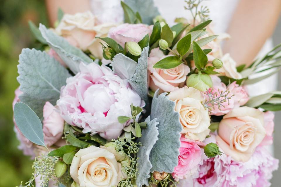 photo credit: Julie Kay Kelly Photographyfloral: Tesoro