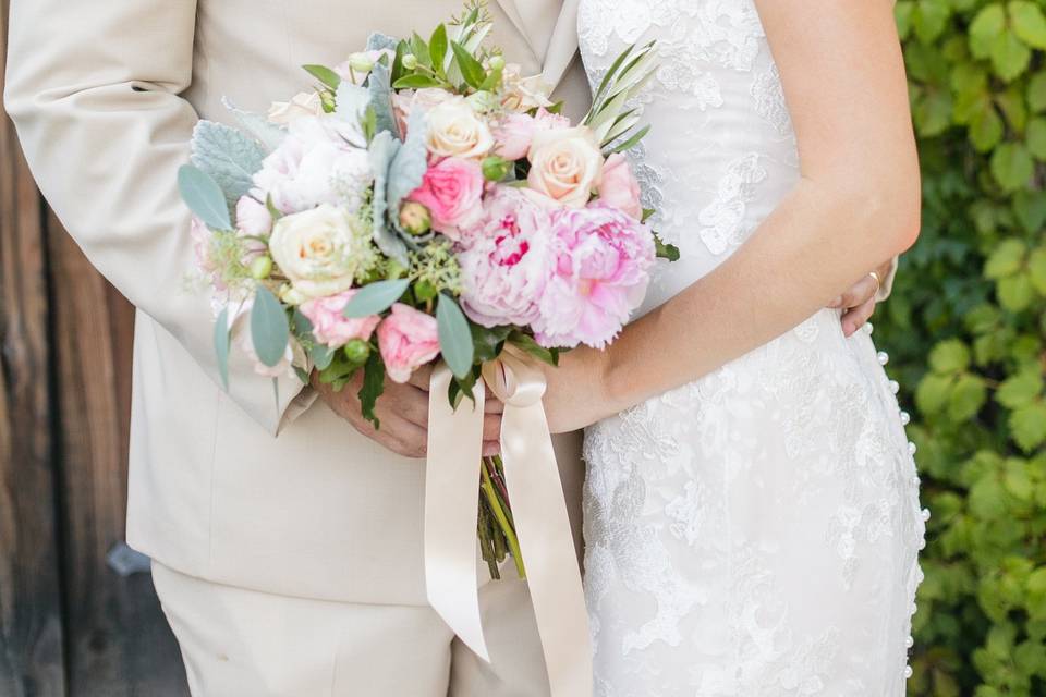 photo credit: Julie Kay Kelly Photographyfloral: Tesoro