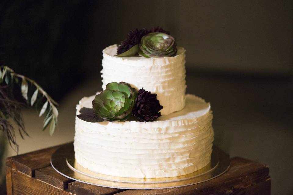 photo credit: Caitlin O'Reilly Photographyfloral: EV Floralcake: Bouchon