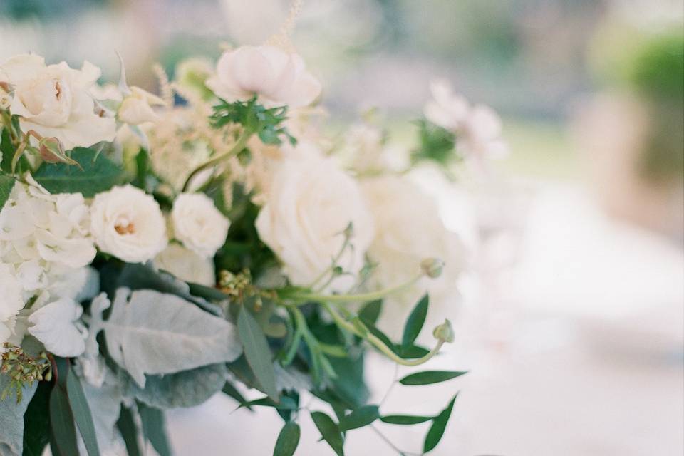 Long tables | photo credit: Kurt Boomerfloral: Tesoro