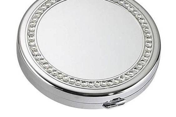 Engravable compact for bridesmaids