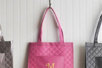 Colorful tote for the color cordinated wedding