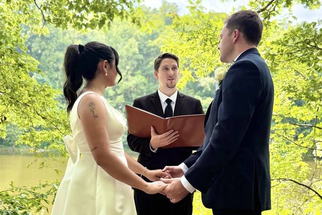 A Lakeside Elopement