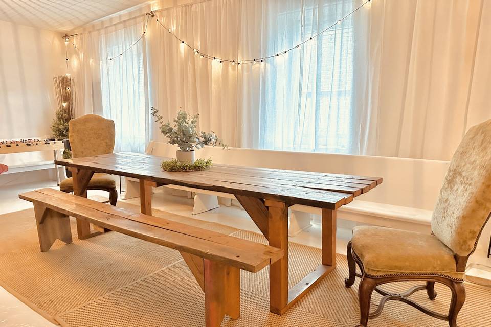 Heart pine table w pew seating