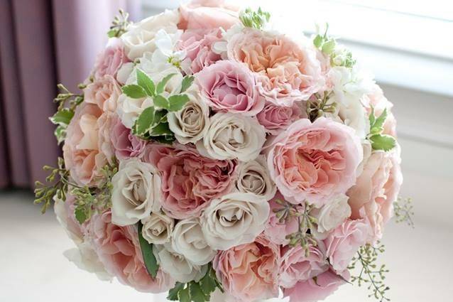 Bridal bouquet, blushes, garden roses, spray roses,