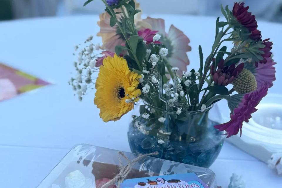 2-hb-wedding-favor-box.jpg
