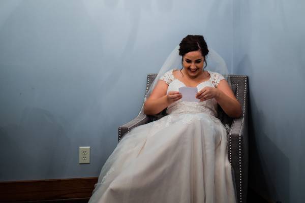 Reading note in bridal suite