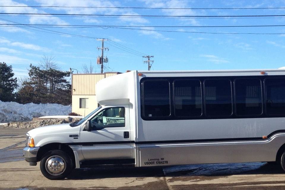 22 Passenger Party Bus - Exterior 2