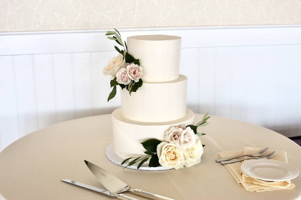 Blush & Cream Wedding Cake