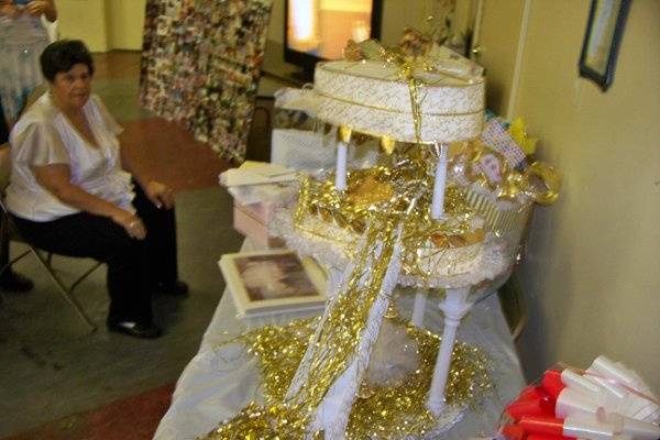 CAKES By Laurie & Daughters