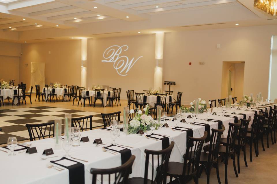 Reception set with projector