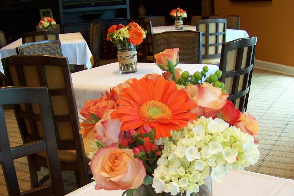 Table setting with centerpiece