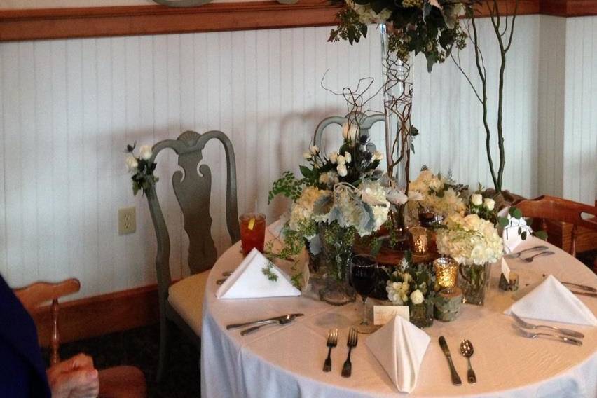 Table setting with centerpiece