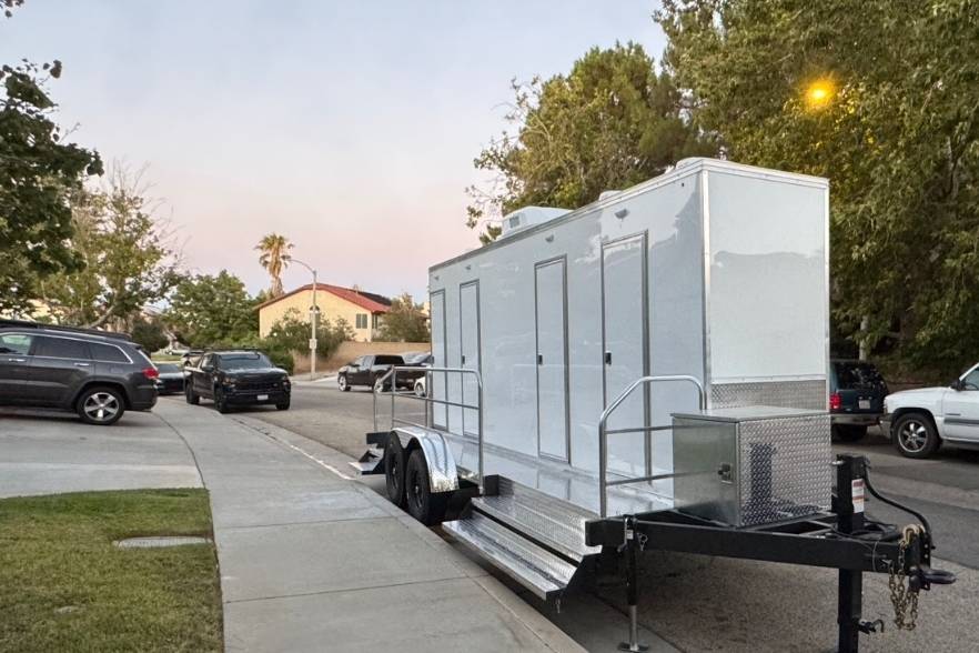 Our 4-door 4 stall unnisex trl