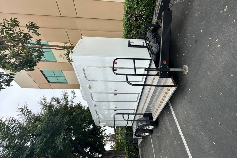 4-stall,4-door solar trl