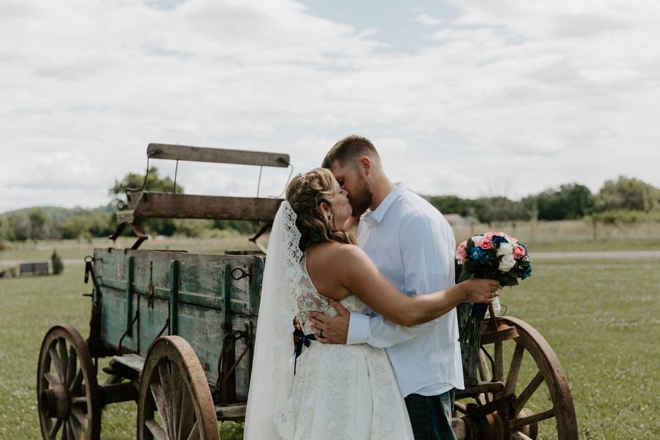 Couple at wagon-Chasing Lux