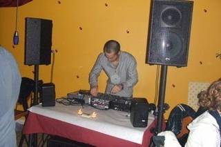 LIMELIGHT ENTERTAINMENT PROFESSIONAL DJ SERVICE