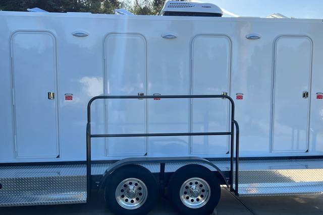 Restroom trailer
