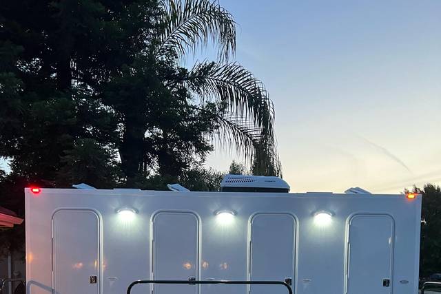 4-stall trailer