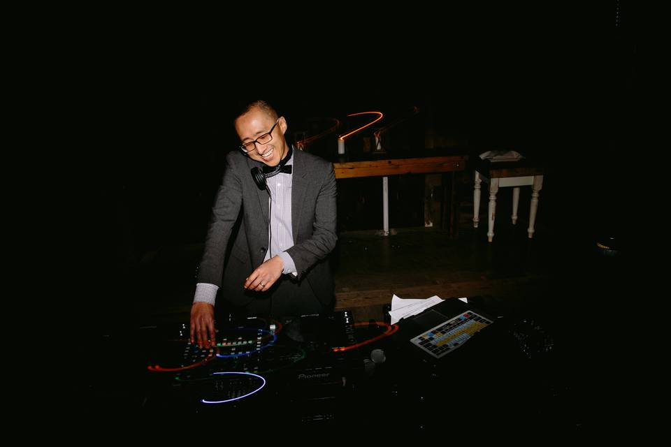 Thew wedding dj