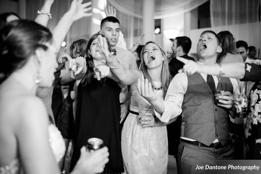 Bouquet throwing