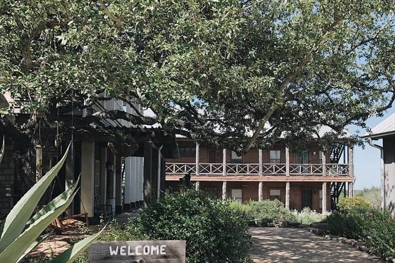 Entrance to Sage Hill Inn & Spa