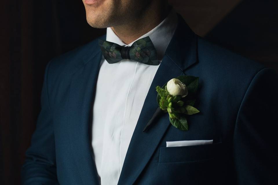 Bow tie made of feathers