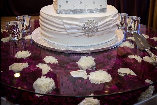 Winter wonderland wedding cake, Rolling Road Golf Club